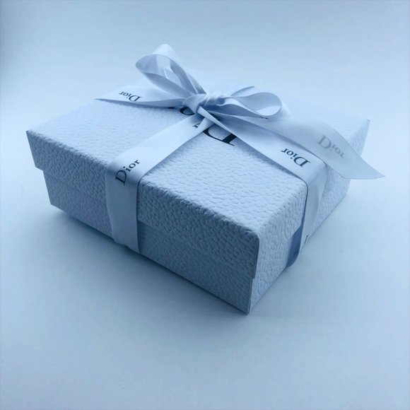 Dior White Gift Box with Ribbon - Picture 5 of 11